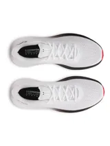 Championes de running Under Armour modelo Charged Rogue 5, color blanco con detalles en negro y suela roja. Presentan una parte superior de malla técnica transpirable, entresuela Charged Cushioning para mayor amortiguación y suela de goma resistente.