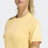 Remera deportiva Adidas de manga corta con cuello redondo, confeccionada en tejido técnico con tecnología Climacool para mayor transpirabilidad. Presenta un diseño liso con detalles reflectantes y logo de la marca en el pecho.