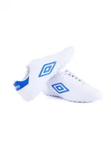 Championes Umbro modelo Touch TF para hombre, color negro, con capellada de PU texturizada y logo Umbro brillante en el lateral. Suela de caucho con tapones bajos para césped artificial o fútbol 5.