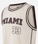 Musculosa deportiva de baloncesto color crema con cuello redondo y ribete en marrón. Estampado frontal con la palabra "Miami" y el número 33 en marrón.