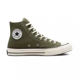 Championes Converse Chuck 70 de caña alta color verde oliva con cordones blancos y suela de goma color hueso.