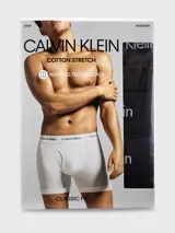 Pack de tres calzoncillos tipo boxer brief de algodón elástico, color negro, con cintura elástica distintiva de la marca Calvin Klein.