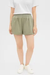 Short de algodón con cintura elástica y corte holgado.