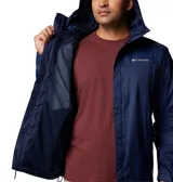 Campera impermeable Columbia modelo Watertight II, color azul marino, con capucha ajustable, cierre frontal con solapa, bolsillos laterales con cierre y puños ajustables.