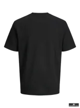 Remera de manga corta y cuello redondo con calce relajado, confeccionada en tejido con textura sutil. Diseño básico y versátil.