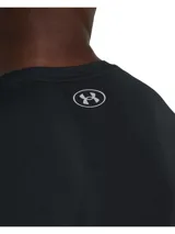 Remera deportiva negra de Under Armour, modelo Vanish Seamless, para hombre. Confeccionada en tejido transpirable de secado rápido y sin costuras para evitar roces. Presenta logo de la marca en el pecho.