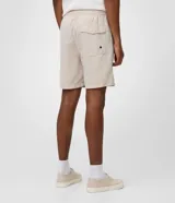 Bermuda masculina de sarga con textura jaspeada, cintura elástica y bolsillos laterales, ideal para uso casual.