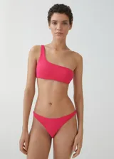 Braga de bikini de tiro medio con diseño clásico y tejido texturizado. Cuenta con forro interior para mayor comodidad.