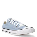 Championes Converse modelo Chuck Taylor All Star de corte bajo, confeccionados en lona color celeste con puntera y suela de goma blanca. Incluyen cordones blancos y amortiguación OrthoLite para mayor comodidad.