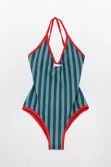 Malla entera con estampado a rayas verticales en verde y azul, con borde rojo y detalle de moño blanco en el centro.