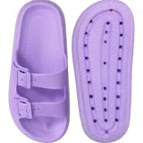 Sandalias chancletas de goma color beige con diseño texturizado en la suela, doble tira ajustable con hebillas y estilo slip-on.