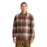 Camisa de manga larga con diseño a cuadros en tonos bordó, beige y verde. Presenta cuello clásico, cierre frontal con botones y dos bolsillos en el pecho con solapa.