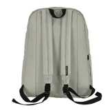 Mochila negra de estilo clásico con compartimento principal amplio, bolsillo frontal con cierre y bolsillos laterales. Incluye división interna para notebook.