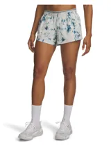 Short deportivo Under Armour Vanish, confeccionado en tejido ligero y elástico de secado rápido con estampado tie-dye en tonos azul y blanco. Presenta cintura elástica con logo visible, aberturas laterales en el bajo y braguita interior para mayor cobertura.