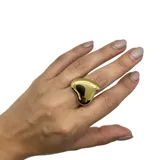 Anillo dorado con forma de corazón, hecho en acero inoxidable y tamaño regulable.