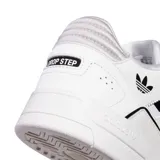 Championes adidas Drop Step Low 2.0 de estilo urbano, color blanco con detalles en negro y gris. Presentan el logo del trébol en el lateral y una suela de goma con diseño de plataforma.
