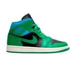 Championes Jordan Air Mid 1 de corte medio, confeccionados en cuero sintético, con combinación de colores verde, negro y celeste, entresuela blanca y suela verde.