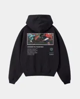 Canguro negro con capucha y bolsillo frontal, confeccionado en tejido de algodón y poliéster con interior de felpa. Presenta un estampado gráfico en la espalda que incluye una fotografía de fútbol, texto y el logo de la marca KABOA.