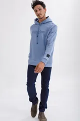 Pantalón de jean azul oscuro de corte skinny.