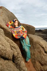 Falda larga tejida a mano en cinta color verde agua, calada y texturada con volados.