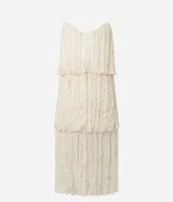 Vestido midi de corte evasé confeccionado en chiffon, con diseño de capas superpuestas, breteles finos y escote en U. Cuenta con forro interior.