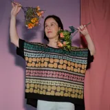 Remera poncho de corte amplio con estampado ecofriendly exclusivo de la marca. Confeccionada en algodón y viscosa.