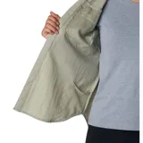 Camisa Columbia de manga larga en color verde militar, modelo Silver Ridge 3.0. Confeccionada con tecnología Omni-Shade™ de protección solar UPF 50 y tejido de secado rápido Omni-Wick™. Cuenta con cuello clásico, cierre frontal con botones, bolsillos en el pecho con solapa y sistema para arremangar las mangas.