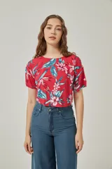 Blusa de mangas cortas con estampado de rayas verticales multicolores.