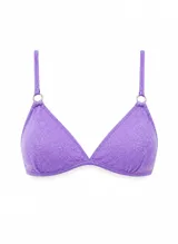 Top de bikini triangular color violeta con lurex, breteles regulables, argolla en bretel y broche en espalda.