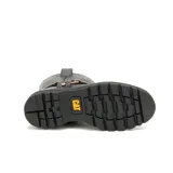 Bota de caña media Caterpillar, confeccionada en cuero negro con acabado liso. Presenta una tira decorativa con textura de reptil que rodea el tobillo, sujeta por una argolla metálica en tono bronce. Cuenta con suela de goma dentada y logo de la marca grabado en el lateral.