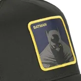 Gorra Capslab negra con visera curva amarilla y parche frontal con el logo de Batman.
