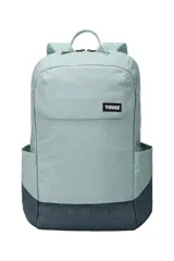 Mochila Thule Lithos de 20 litros, con diseño de dos tonos en color verde agua y azul oscuro. Cuenta con compartimento acolchado para laptop, bolsillos laterales para botellas, panel organizador frontal y correas ajustables.