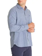Camisa de manga larga de algodón y lana, modelo Wool de RKF, con diseño a cuadros en tonos azul marino, blanco y negro. Cuenta con cuello italiano, cierre frontal con botones y un bolsillo en el pecho con el logo bordado.