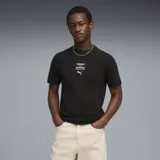 Remera negra de cuello redondo y manga corta, con estampado frontal que incluye los logos de Aston Martin, Aramco y Puma.