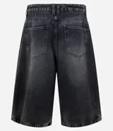 Bermuda de jean para hombre, modelo super baggy, con lavado dirty, bolsillos laterales y cinturón de lazo en la cintura.