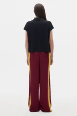 Blusa color crudo en rib de manga corta y cuello subido.