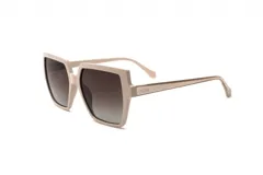 Lentes de sol Prune modelo Clara, con armazón grueso de acetato color beige claro y forma cuadrada/geométrica. Los cristales son de color marrón degradado.