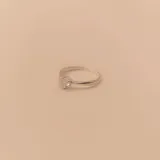 Anillo solitario de plata 925 con circonia engarzada en 6 puntas.