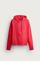 Sudadera hoodie relaxed fit de punto color gris, confeccionada en hilatura con viscosa de tacto suave, con cuello con capucha ajustable, manga larga, cierre frontal con cremallera y acabados en rib.