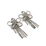 Aros colgantes con forma de flor y flecos, con strass color gris.