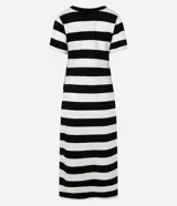 Vestido midi de viscosa con estampado de rayas horizontales en blanco y negro, cuello redondo, mangas cortas y lazo lateral en la cintura.