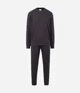 Pijama largo masculino Viko de punto texturizado, compuesto por una remera de manga larga con cuello redondo y un pantalón largo con cintura elástica. Confeccionado en mezcla de poliéster, viscosa y elastano.