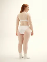 Vedetina de corte clásico color negro, con tiro medio y cobertura completa en la parte trasera.