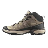 Botas de trekking Salomon modelo X Ultra 360 Leather Mid Gore-Tex, en color marrón y negro, diseñadas para senderismo con membrana impermeable, refuerzos de cuero y suela de gran tracción.
