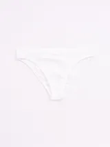 Bombacha básica tipo vedetina color blanco, confeccionada en tejido seamless (sin costuras) con terminaciones suaves.