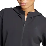 Campera deportiva Adidas Designed For Training de color negro, con capucha, cierre frontal completo y bolsillos laterales. Cuenta con aberturas para los pulgares en los puños y el logo de la marca sutilmente estampado en el pecho.