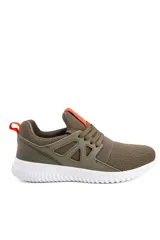 Championes deportivos Topper Mamba color fucsia con suela blanca, capellada de tejido knit transpirable y detalles sintéticos laterales con cordones y tira elástica de ajuste.