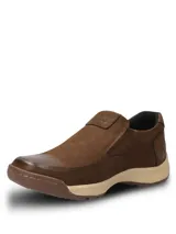 Zapatos slip on Hush Puppies modelo Consin, color marrón, con aparado de cuero, suela de goma y diseño cómodo sin cordones.