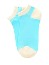 Medias cortas de color celeste con detalles en beige en la puntera, el talón y el puño elástico.
