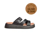 Sandalias de cuero color topo con plataforma y tiras cruzadas.